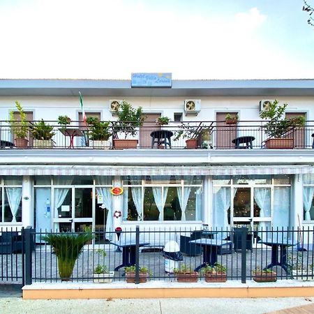 Hotel Villa Lorena 里米尼 外观 照片