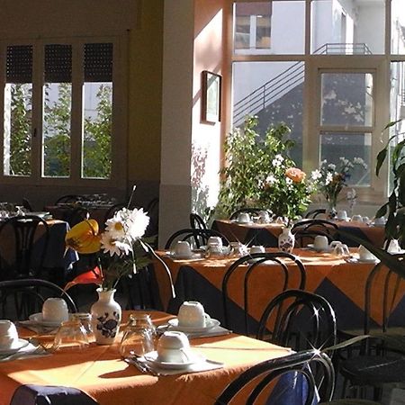 Hotel Villa Lorena 里米尼 外观 照片