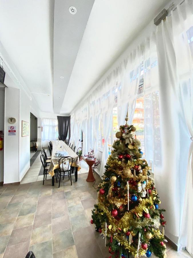 Hotel Villa Lorena 里米尼 外观 照片