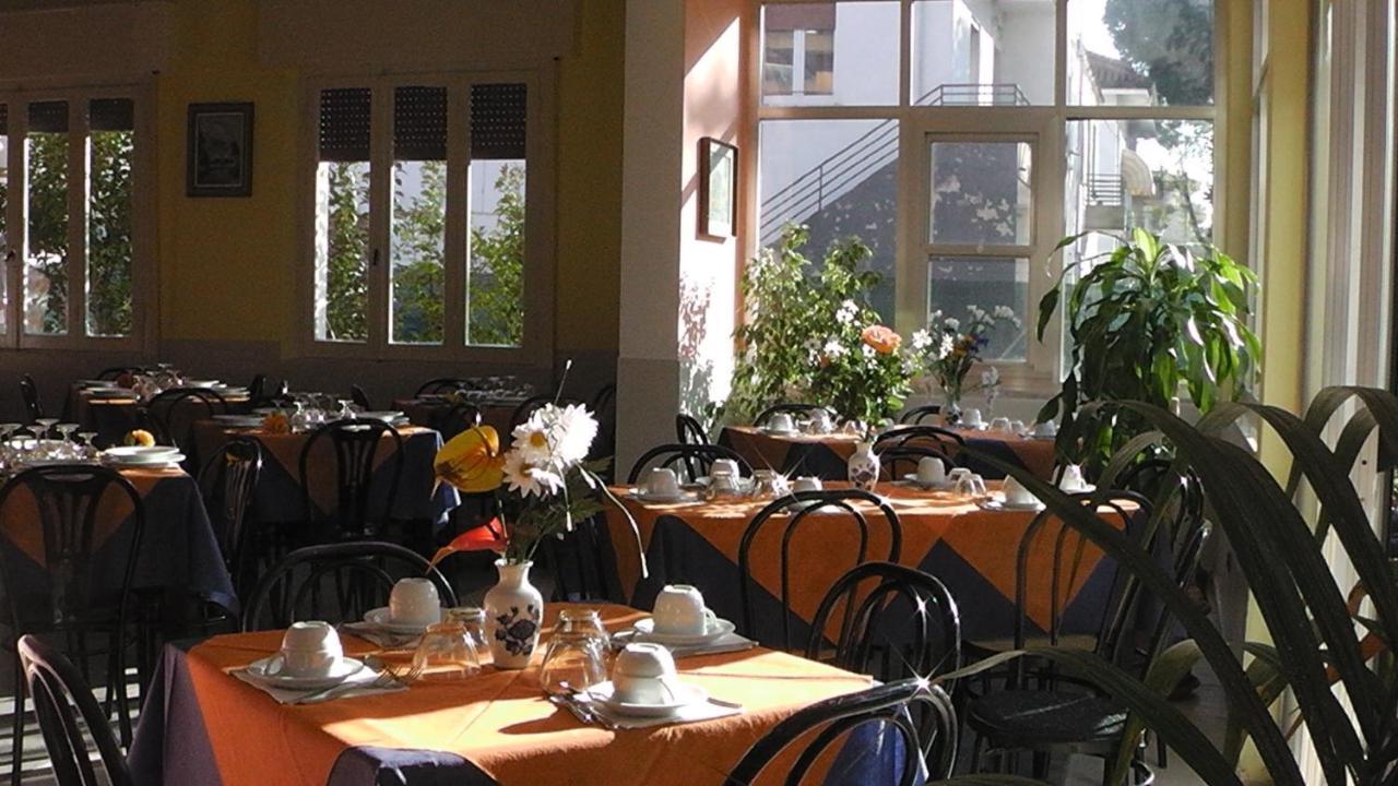 Hotel Villa Lorena 里米尼 外观 照片