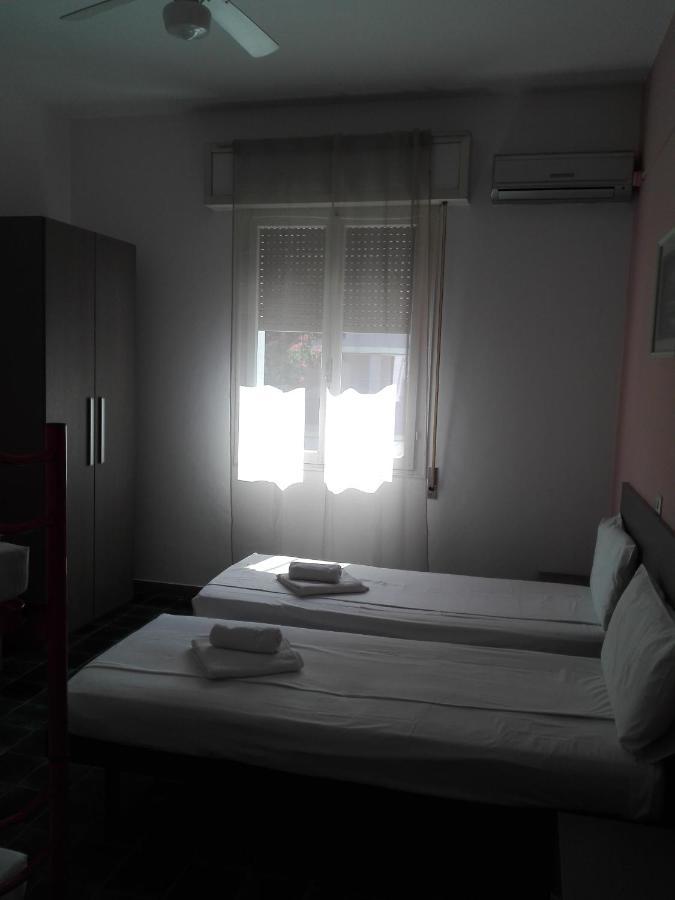 Hotel Villa Lorena 里米尼 外观 照片