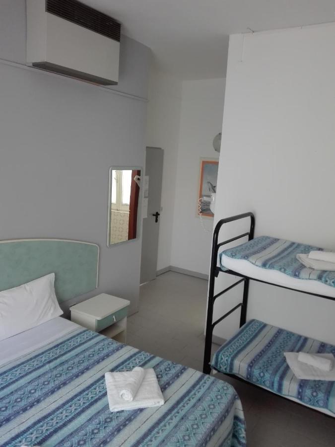 Hotel Villa Lorena 里米尼 外观 照片